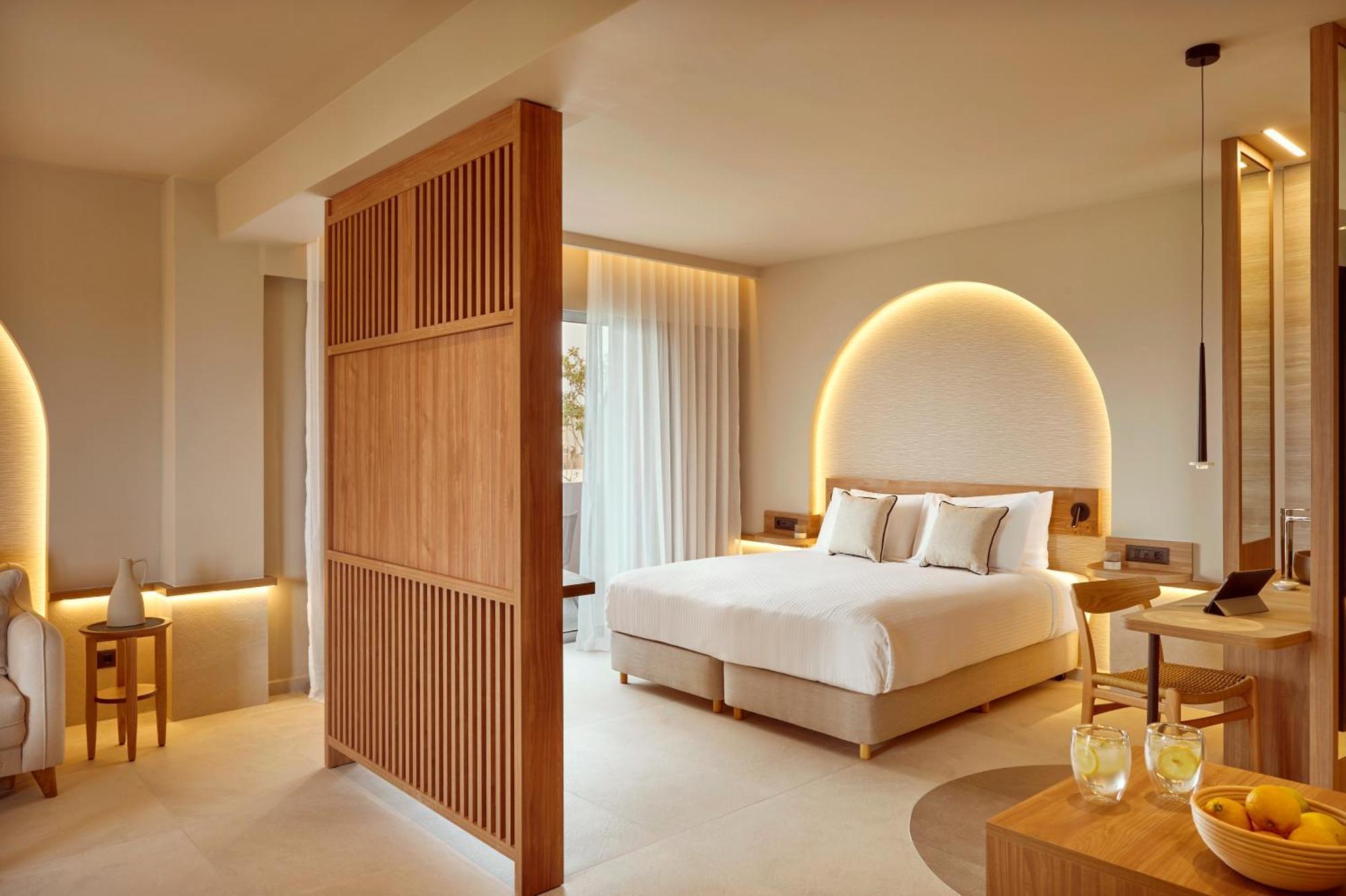 Deluxe Family Suite Side Sea View